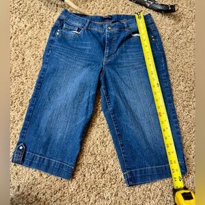 Bandolino Blue Denim Women's capris Sz 10